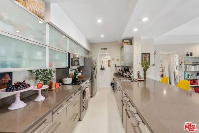 7250 Franklin Avenue 903, Los Angeles, CA 90046