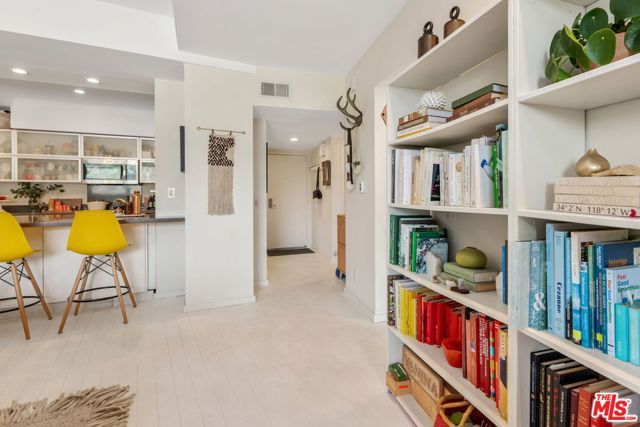 7250 Franklin Avenue 903, Los Angeles, CA 90046
