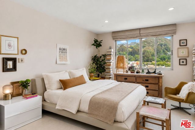 7250 Franklin Avenue 903, Los Angeles, CA 90046