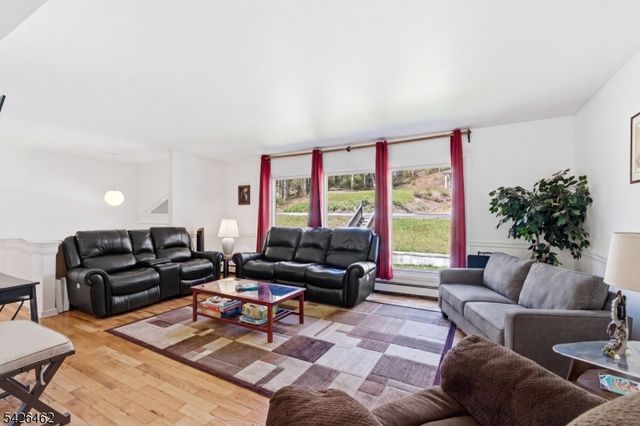 15 Valley Trl, Jefferson Twp., NJ 07438