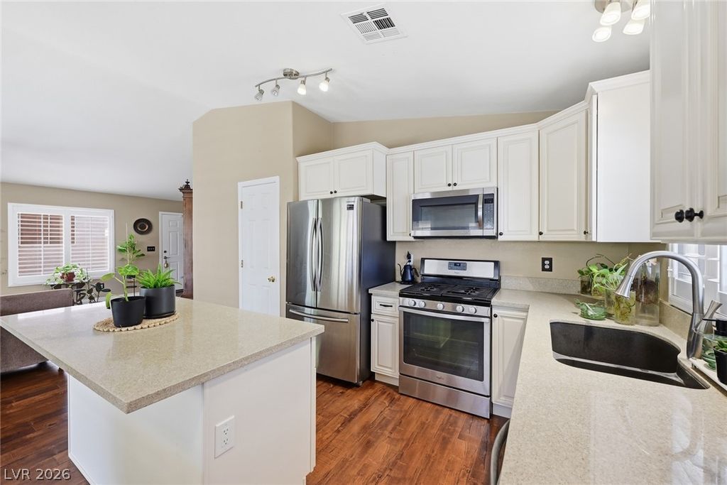 8841 Spinning Wheel Avenue, Las Vegas, NV 89143 — photo 2