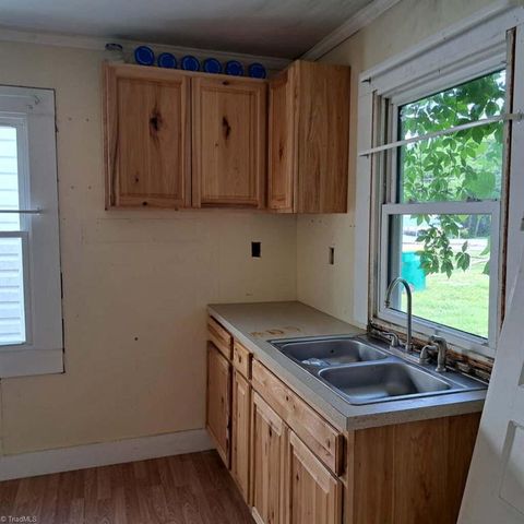 5426 cedarbrook Road, Jonesville, NC 28642