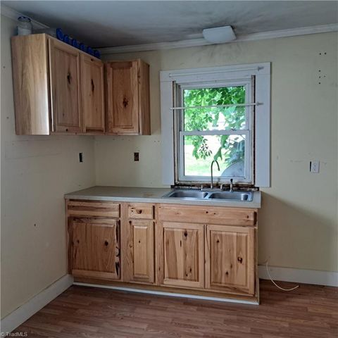 5426 cedarbrook Road, Jonesville, NC 28642
