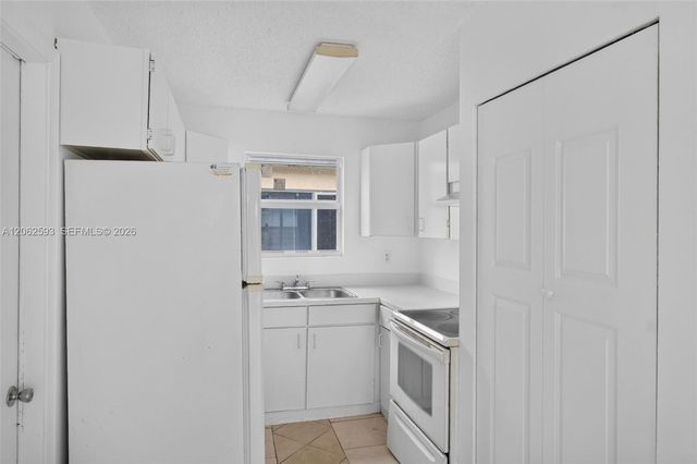 941 SW 7th Place, Florida City, FL 33034