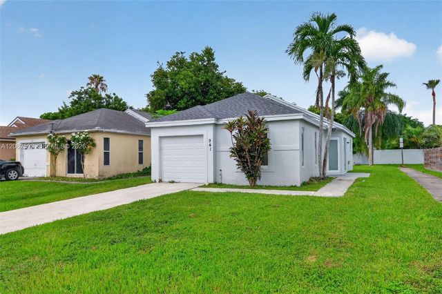 941 SW 7th Place, Florida City, FL 33034