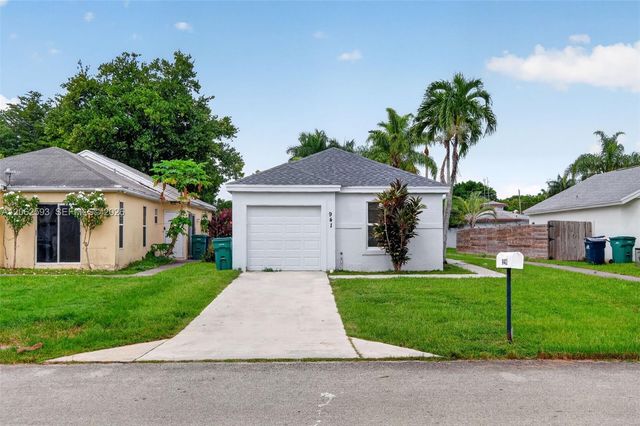 941 SW 7th Place, Florida City, FL 33034