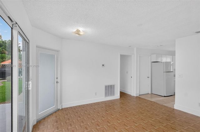 941 SW 7th Place, Florida City, FL 33034