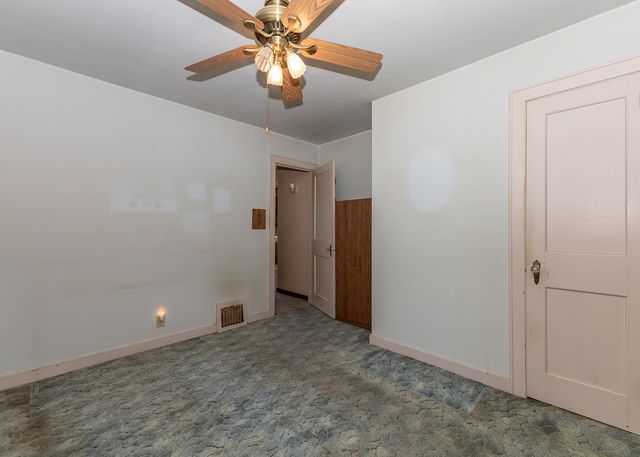 617 3rd Avenue, Camanche, IA 52730