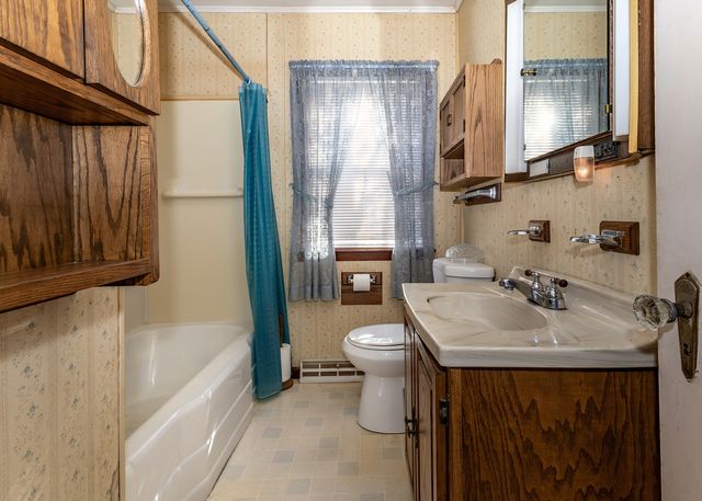 617 3rd Avenue, Camanche, IA 52730