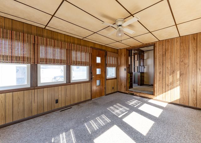 617 3rd Avenue, Camanche, IA 52730