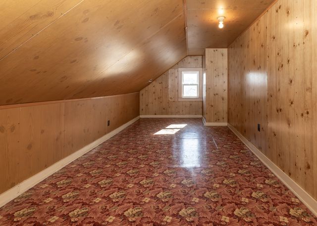 617 3rd Avenue, Camanche, IA 52730