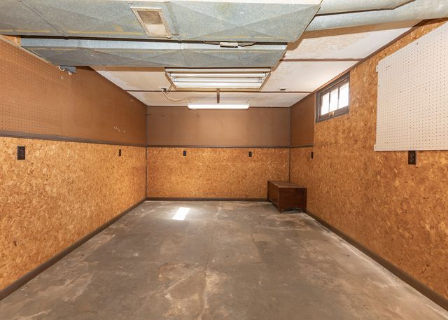 617 3rd Avenue, Camanche, IA 52730