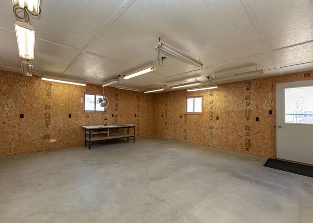 617 3rd Avenue, Camanche, IA 52730