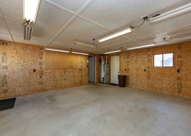 617 3rd Avenue, Camanche, IA 52730