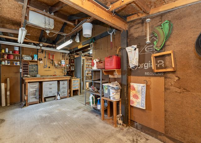 617 3rd Avenue, Camanche, IA 52730