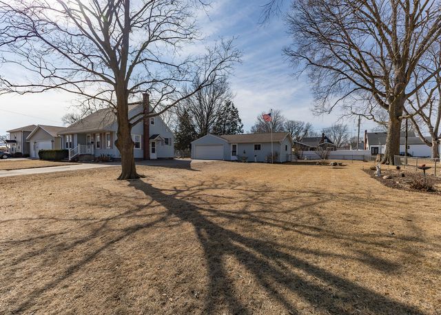 617 3rd Avenue, Camanche, IA 52730