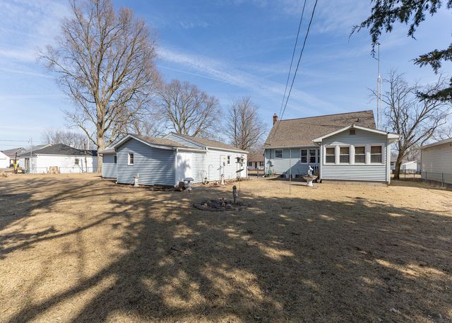 617 3rd Avenue, Camanche, IA 52730