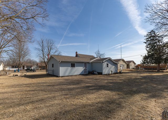 617 3rd Avenue, Camanche, IA 52730