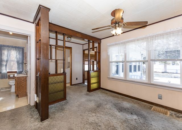 617 3rd Avenue, Camanche, IA 52730