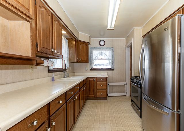 617 3rd Avenue, Camanche, IA 52730