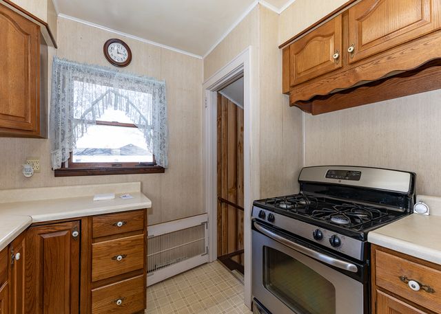 617 3rd Avenue, Camanche, IA 52730