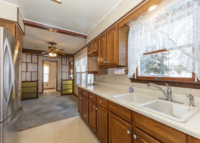 617 3rd Avenue, Camanche, IA 52730