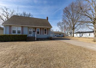 617 3rd Avenue, Camanche, IA 52730