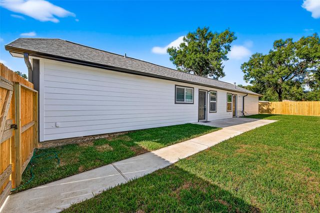 13822 Northlake Drive, Houston, TX 77049