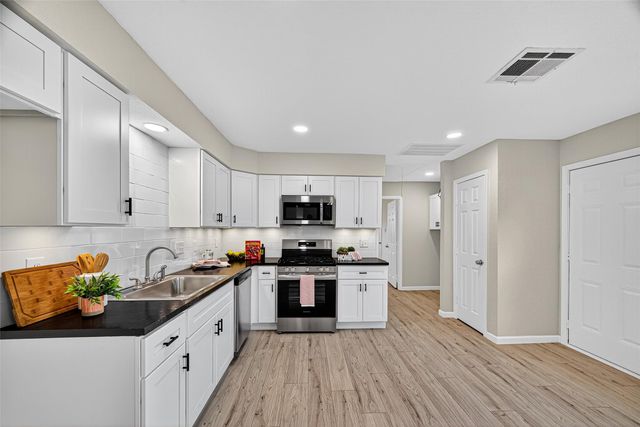 13822 Northlake Drive, Houston, TX 77049