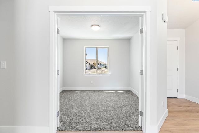 2903 S Osborne St, Kennewick, WA 99338