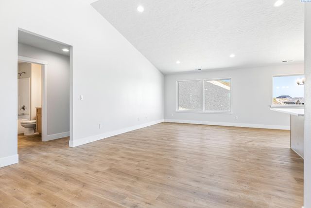 2903 S Osborne St, Kennewick, WA 99338