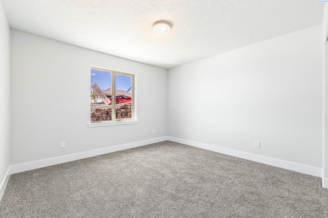 2903 S Osborne St, Kennewick, WA 99338