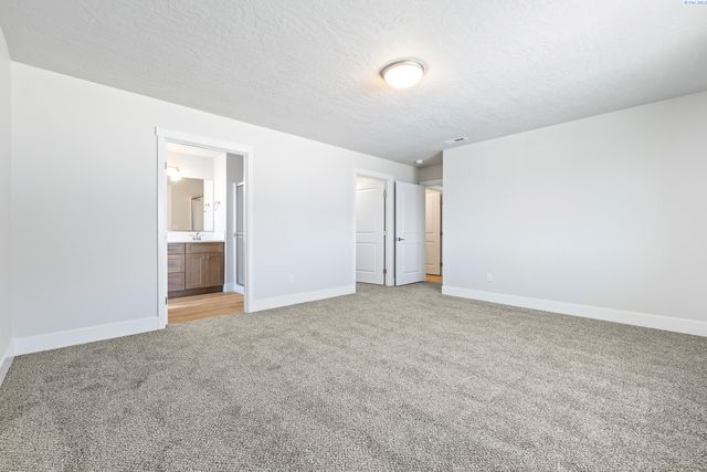 2903 S Osborne St, Kennewick, WA 99338