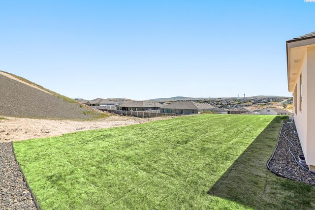 2903 S Osborne St, Kennewick, WA 99338