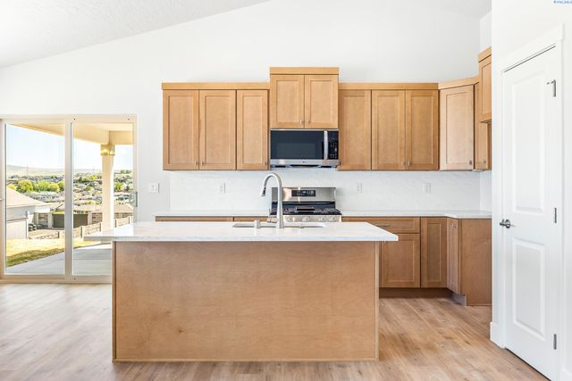 2903 S Osborne St, Kennewick, WA 99338