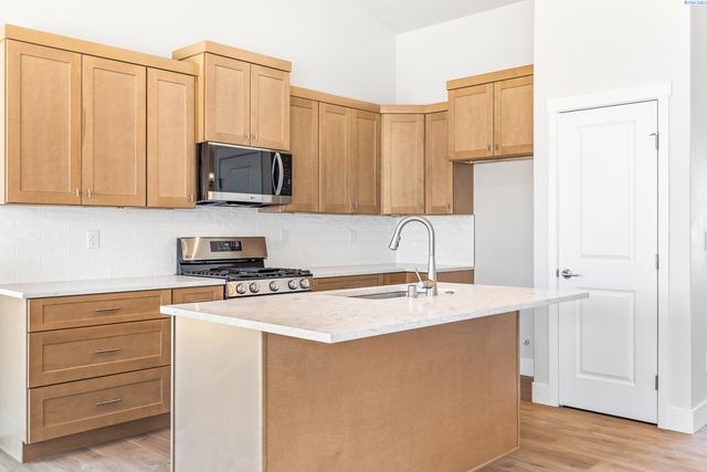 2903 S Osborne St, Kennewick, WA 99338