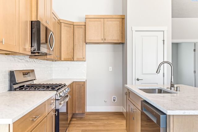 2903 S Osborne St, Kennewick, WA 99338