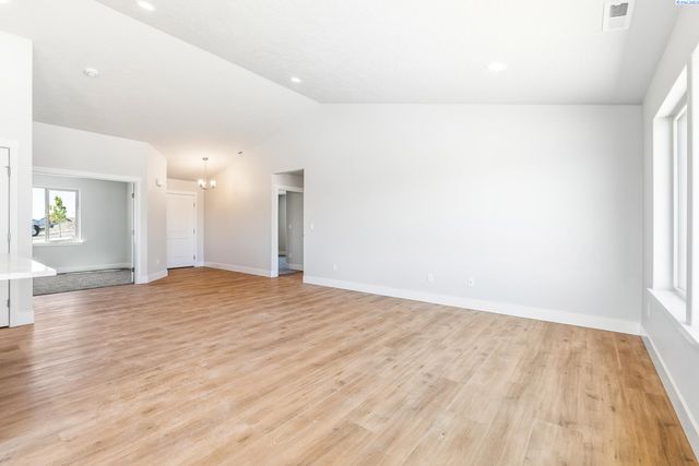 2903 S Osborne St, Kennewick, WA 99338