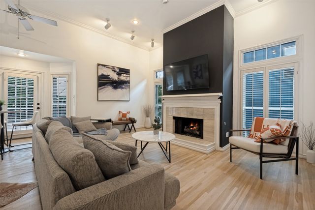 4231 Holland Avenue A, Dallas, TX 75219