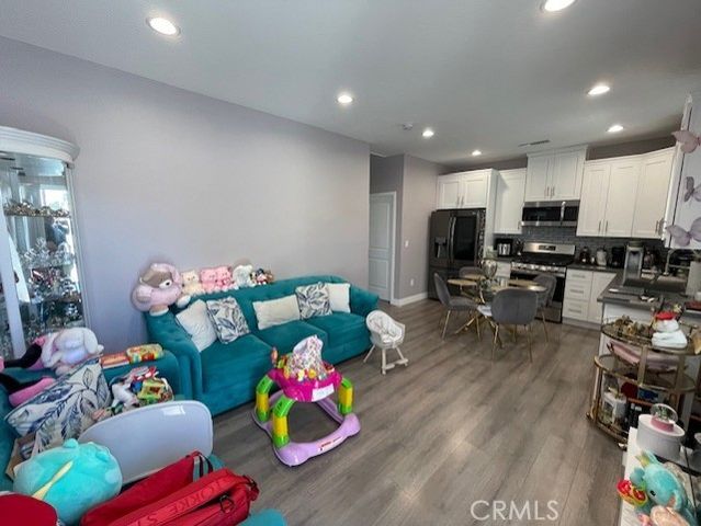 10802 Crockett Street, Sun Valley, CA 91352
