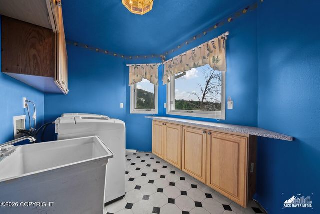 11800 Trails End Road, Anchorage, AK 99507