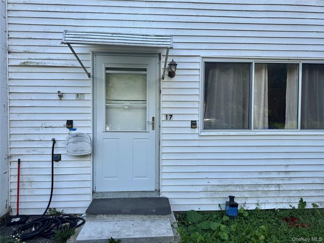 17 N Aspen Road, Middletown, NY 10940