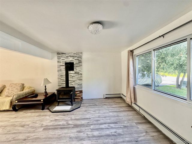 17 N Aspen Road, Middletown, NY 10940