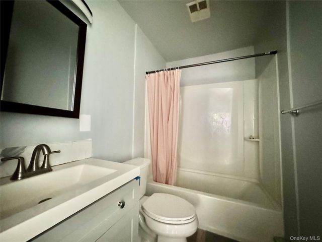 17 N Aspen Road, Middletown, NY 10940