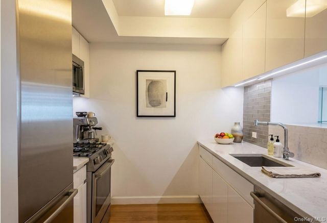 138-35 39th Avenue 12F, Flushing, NY 11354