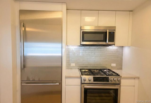 138-35 39th Avenue 12F, Flushing, NY 11354