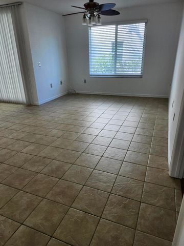 802 Villa Circle, Boynton Beach, FL 33435