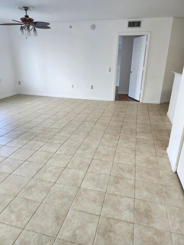 802 Villa Circle, Boynton Beach, FL 33435