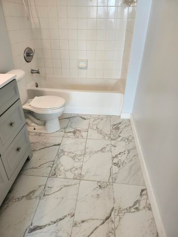 802 Villa Circle, Boynton Beach, FL 33435