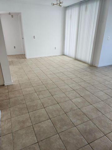 802 Villa Circle, Boynton Beach, FL 33435